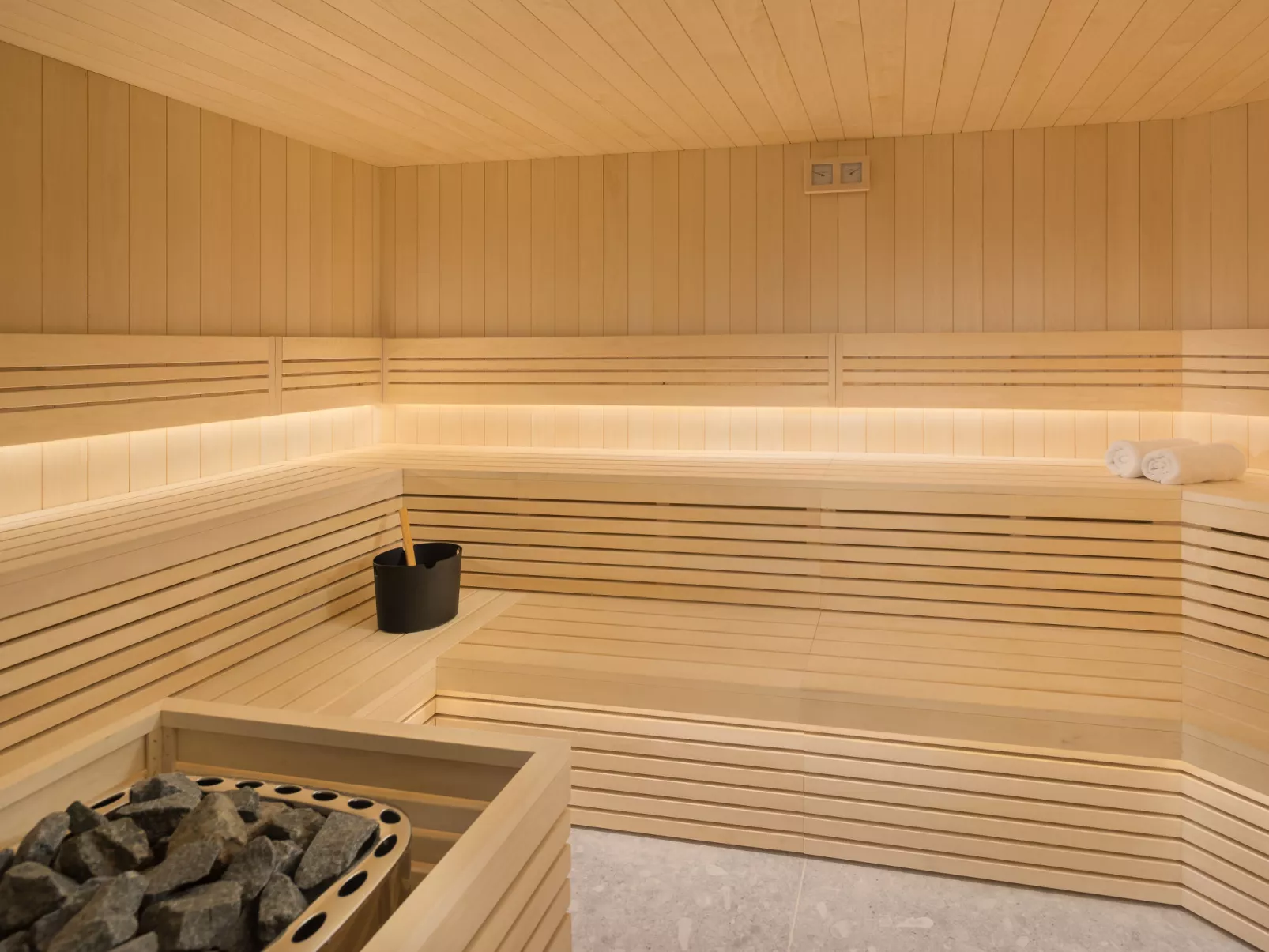 Luxury Beachfront Villa Porto Bus-Inside