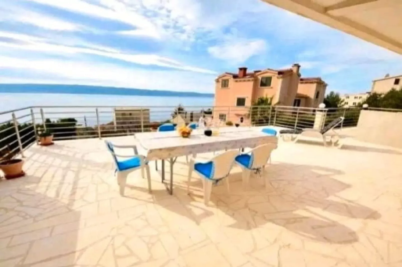 Apartment Mila - Three Bedroom Apartment with Terrace and Sea View-Außenbereich
