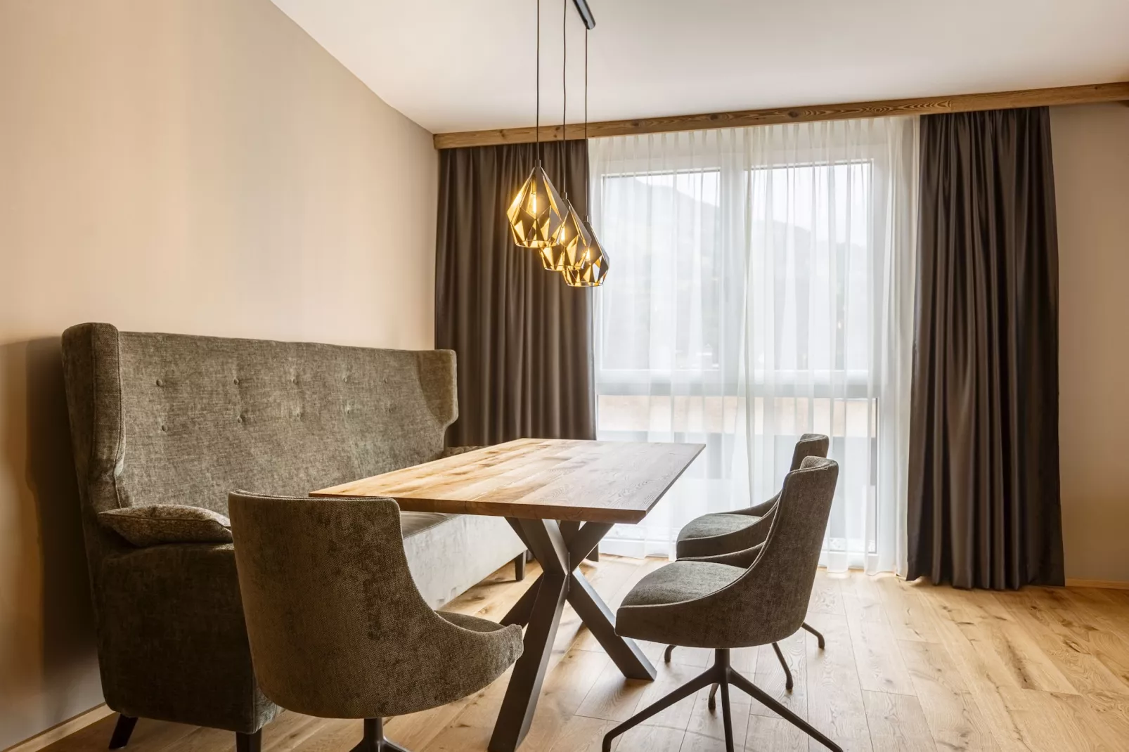 Zillertal Suites 11-Living room