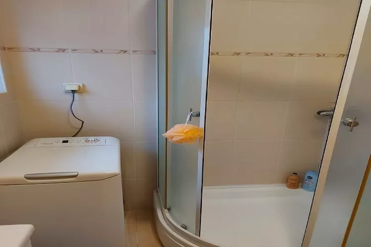 Apartment Luka - One Bedroom Apartment with Balcony and Sea View-Bathroom