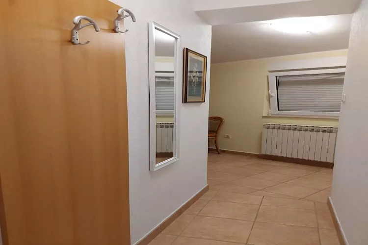 Apartment Luka - One Bedroom Apartment with Balcony and Sea View-Indoor