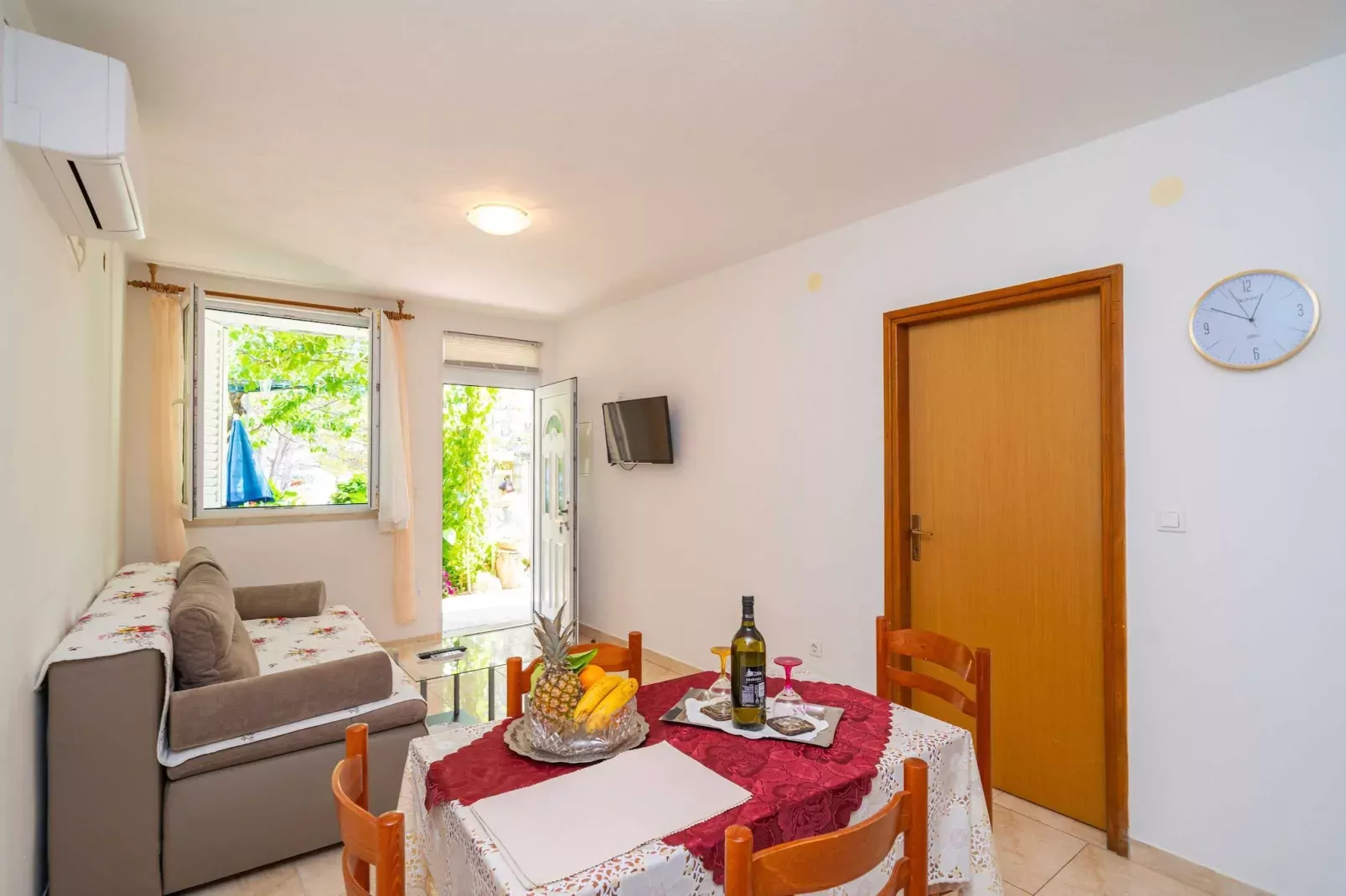 Apartments Zarac - One Bedroom Apartment with Terrace-Indoor