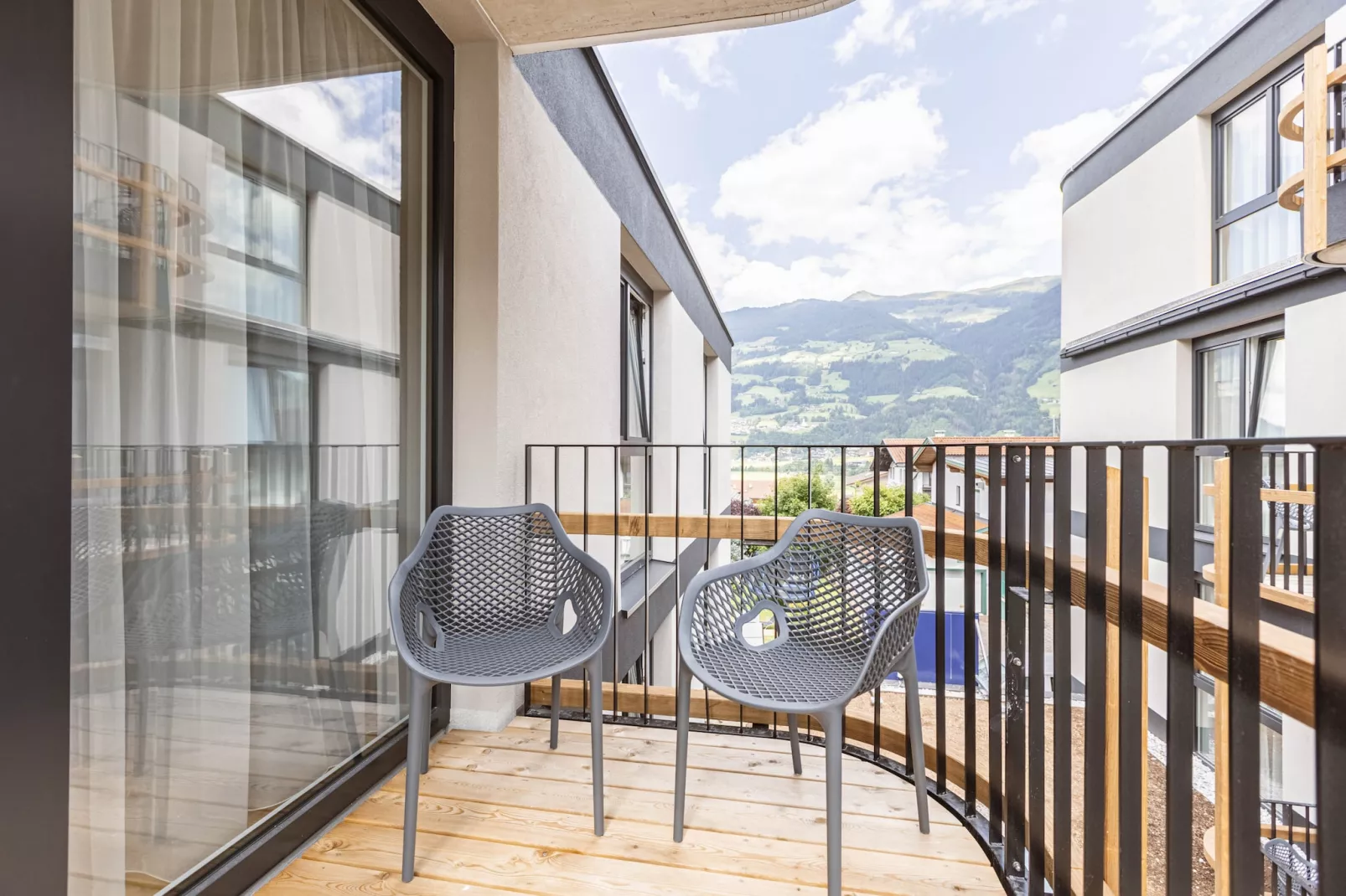 Zillertal Suites 4-Terrace balcony