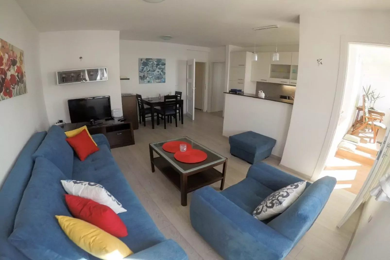 Apartment Precious View - One Bedroom Apartment with Sea View and City View-Living room