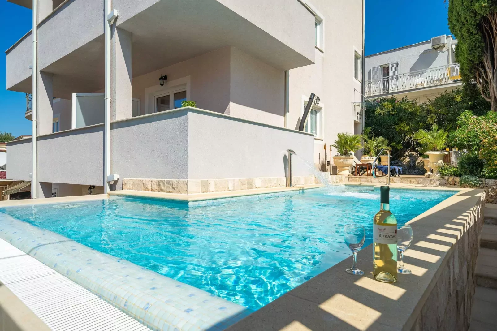 Villa Aura - Comfort double room-Schwimmbad
