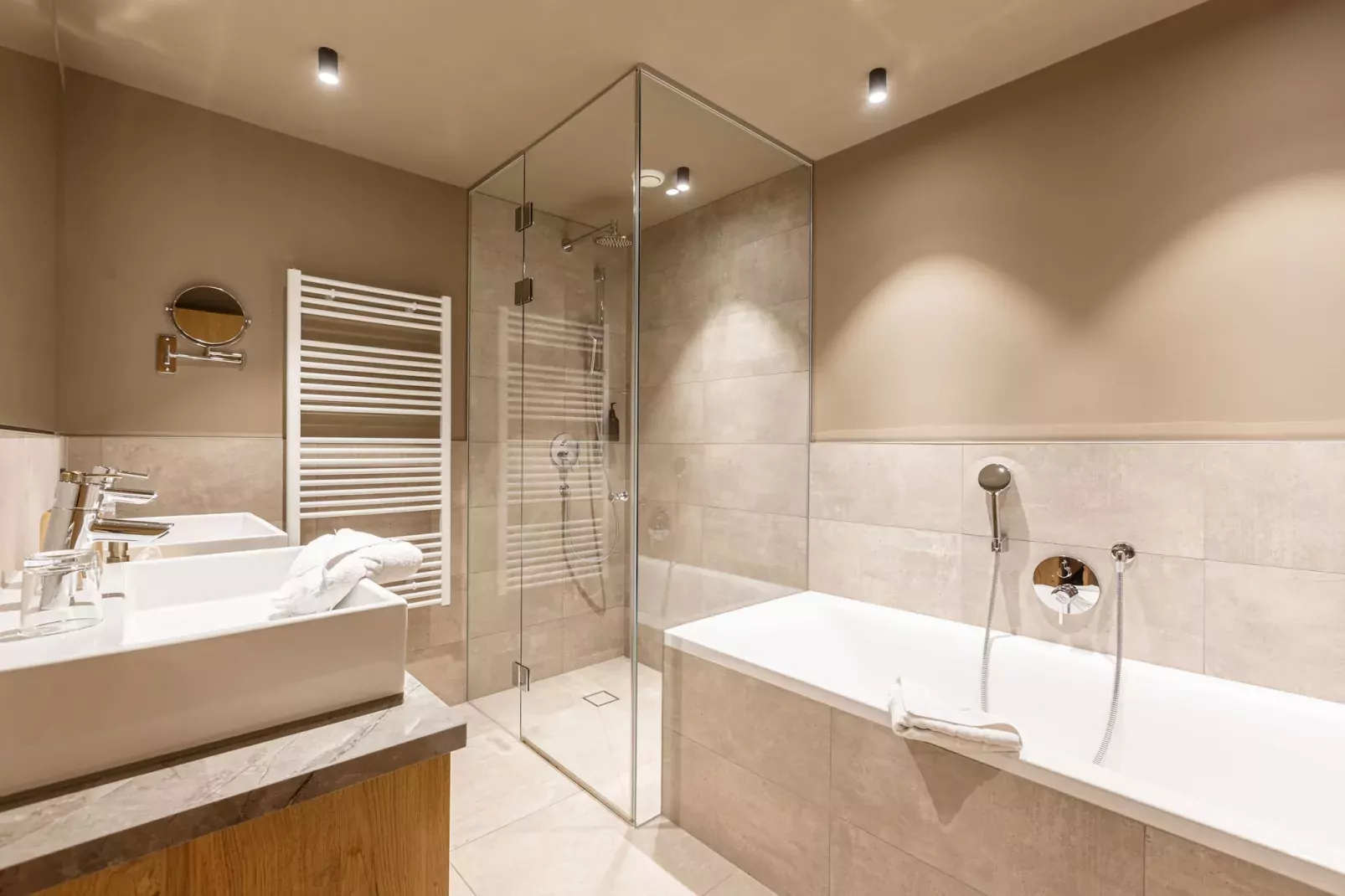Montafon Suites Schruns 02-Bathroom