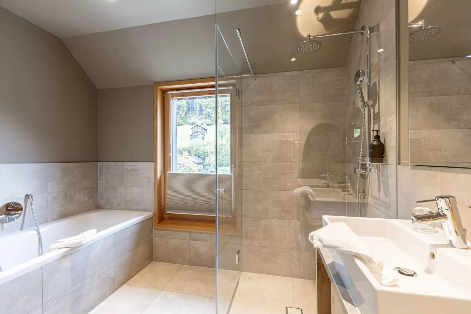 Montafon Suites Schruns 03-Bathroom