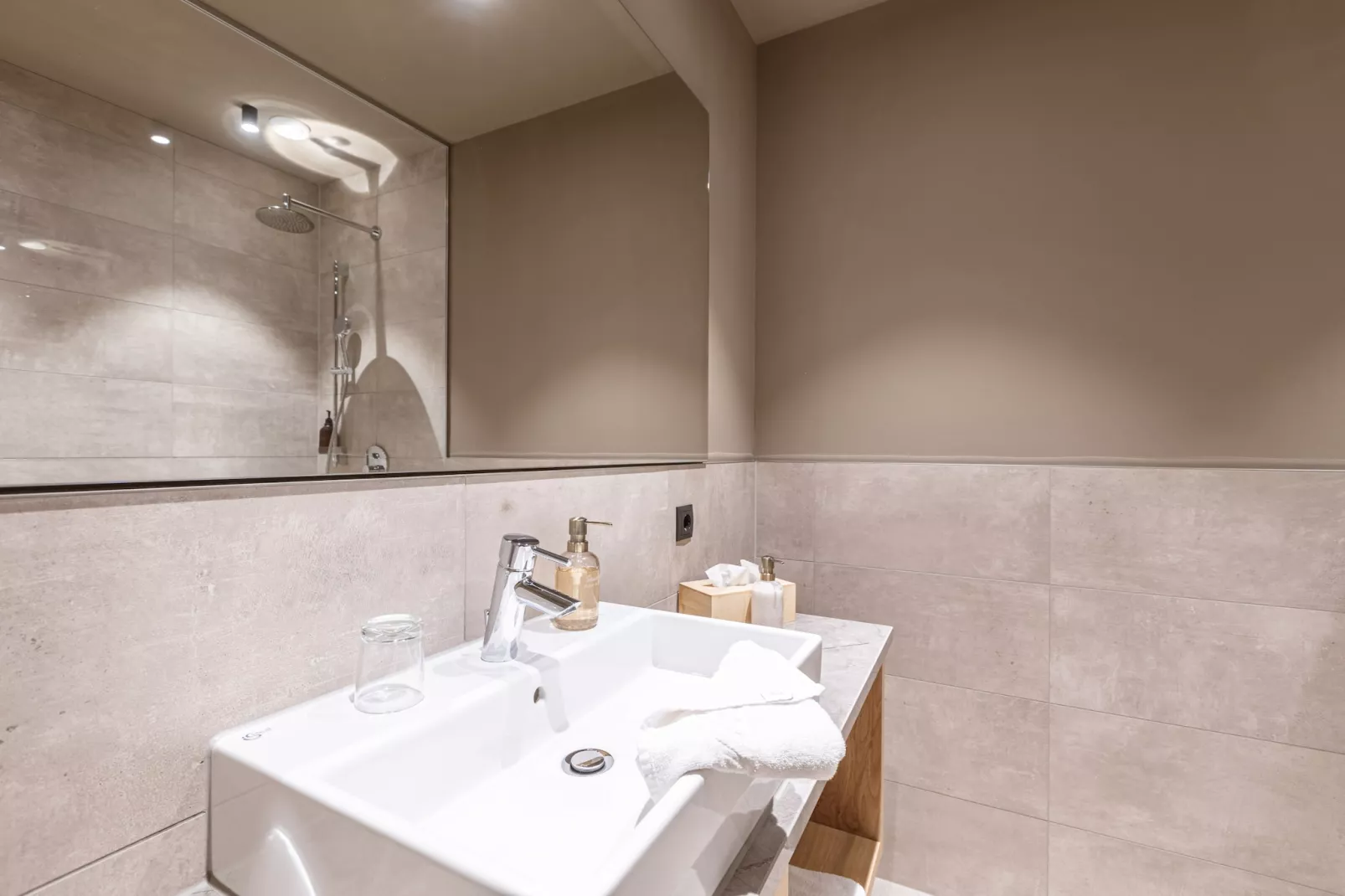 Montafon Suites Schruns 03-Bathroom