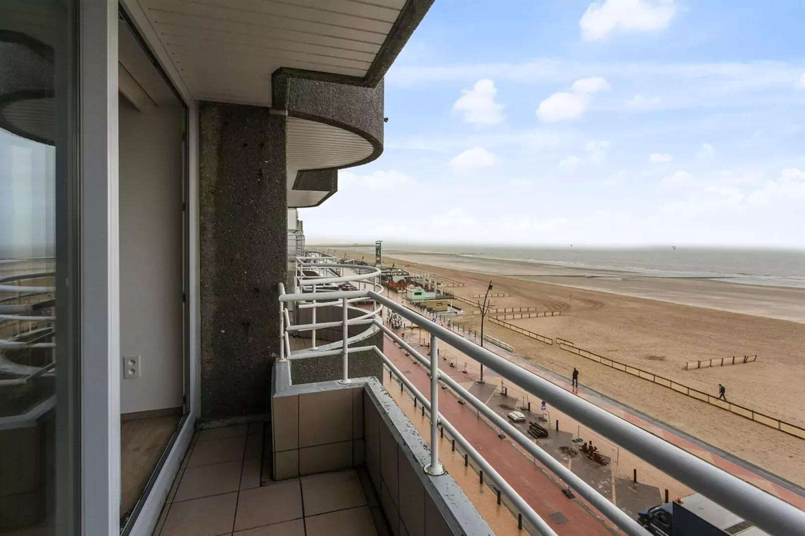NEW CONTINENTAL PALACE - 4FG-Aussicht Sommer