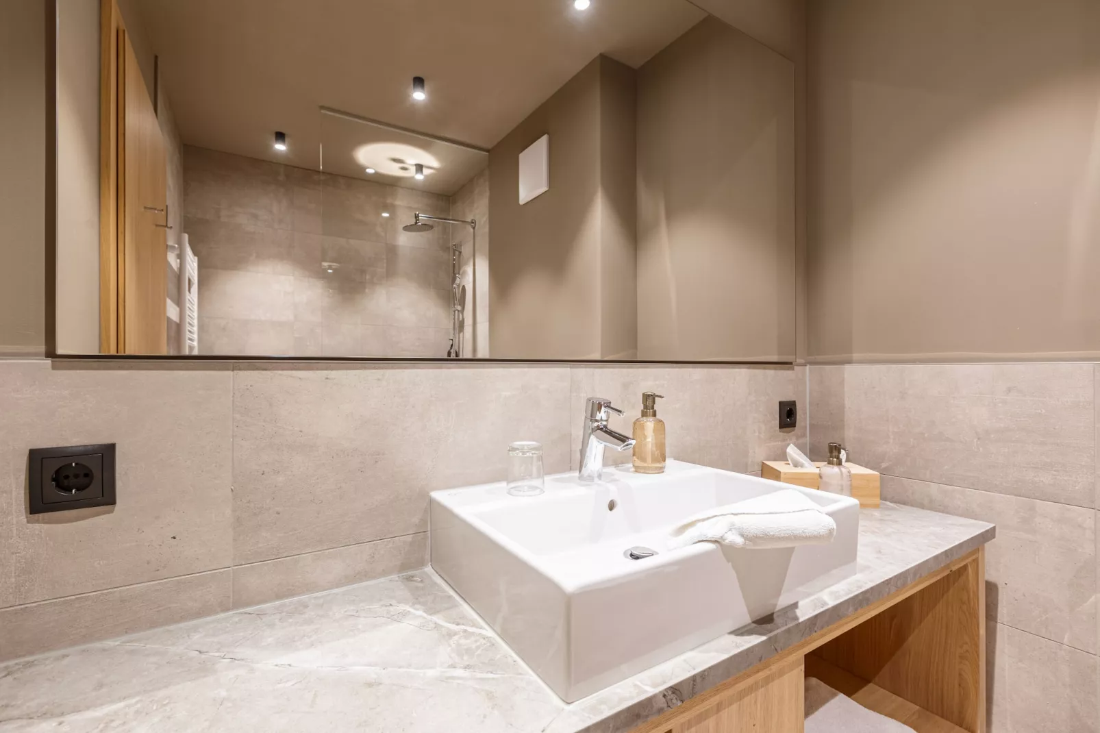 Montafon Suites Schruns 06-Bathroom