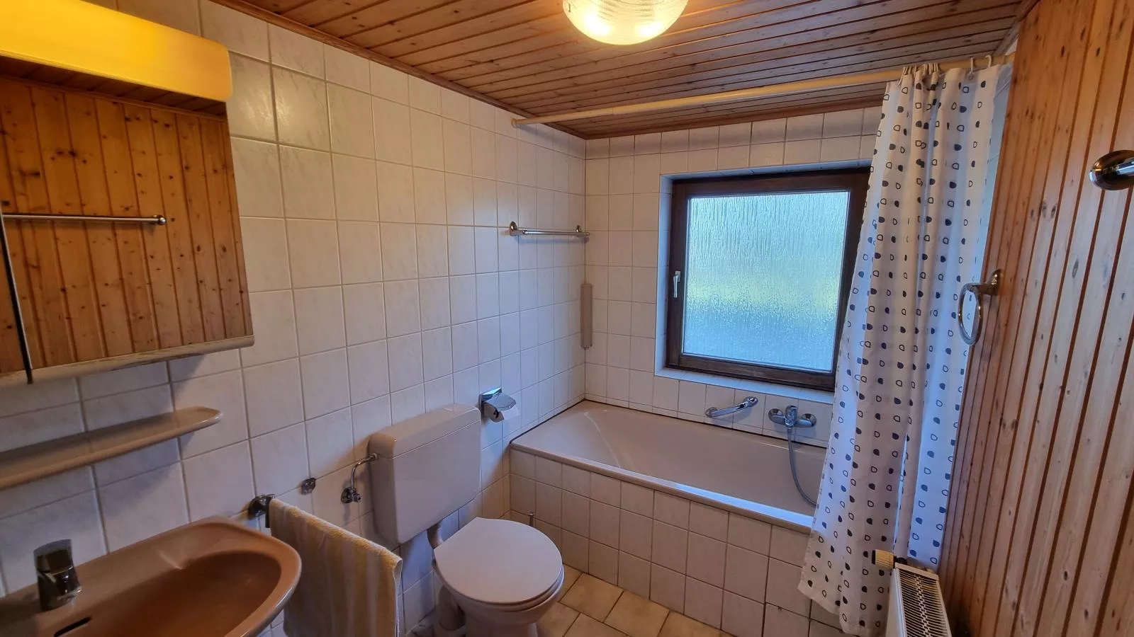 Pugholz XL-Badezimmer