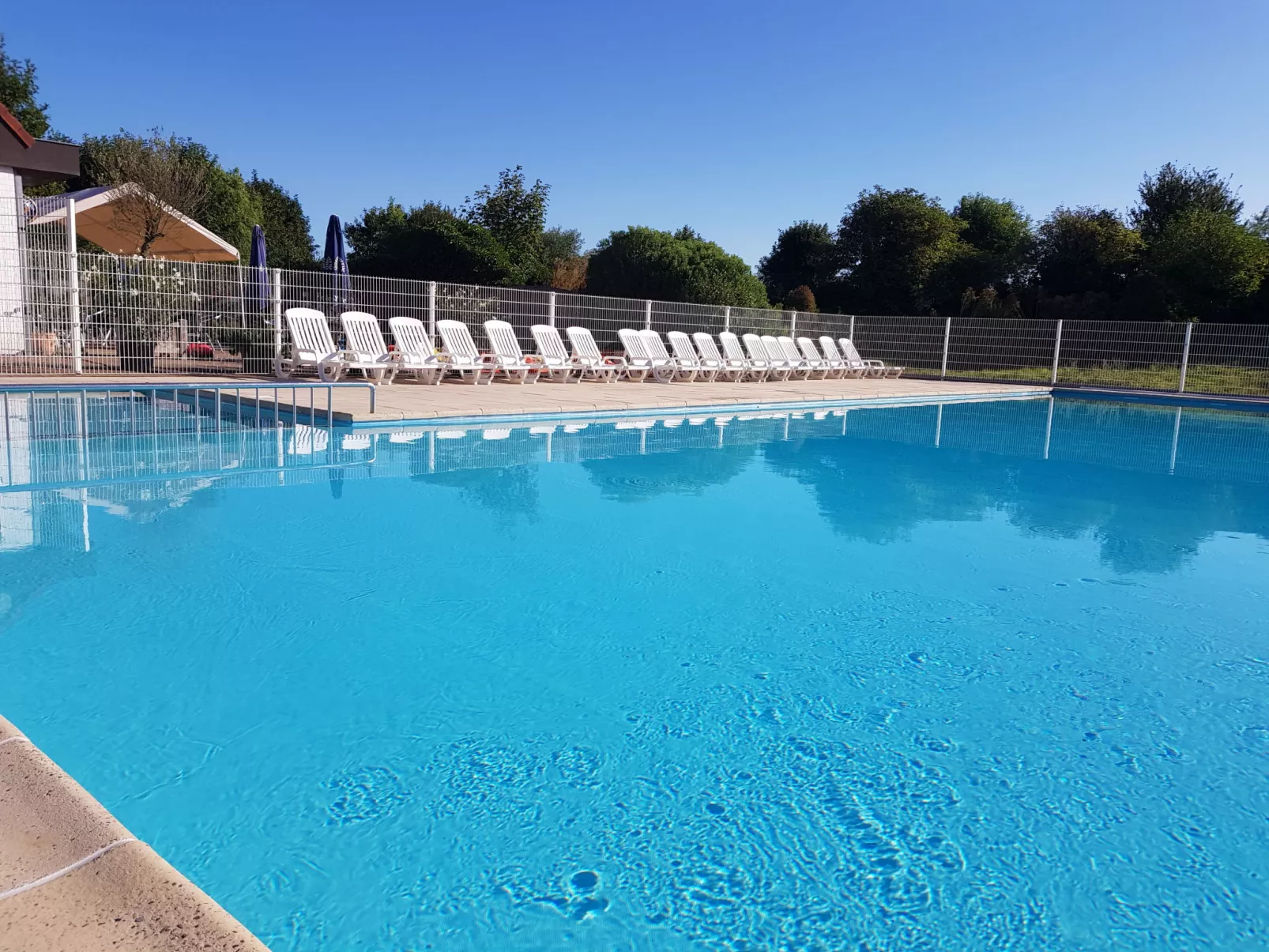 Sirius with parking and shared pool-Outside