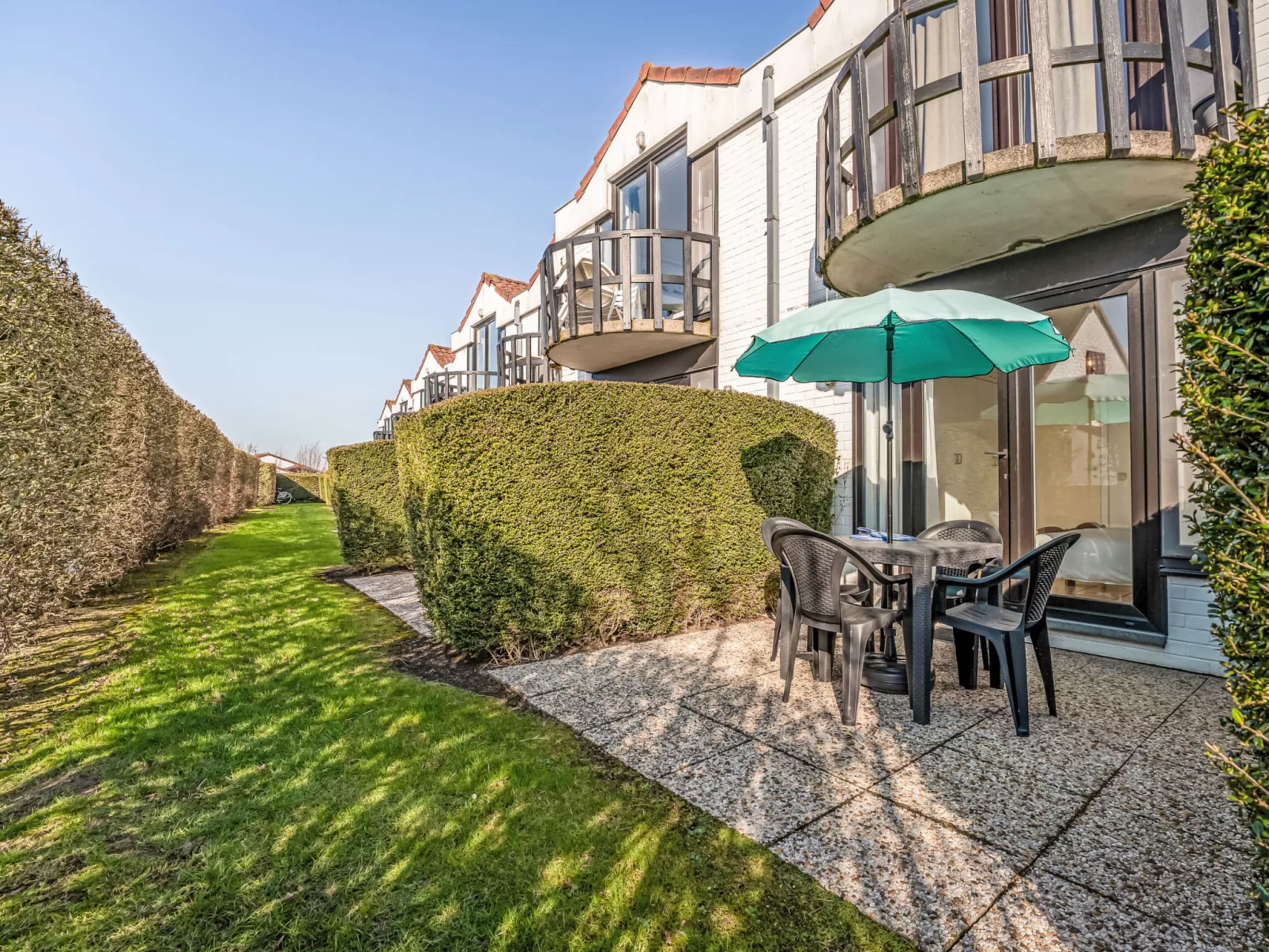 Sirius with parking and shared pool-Outside