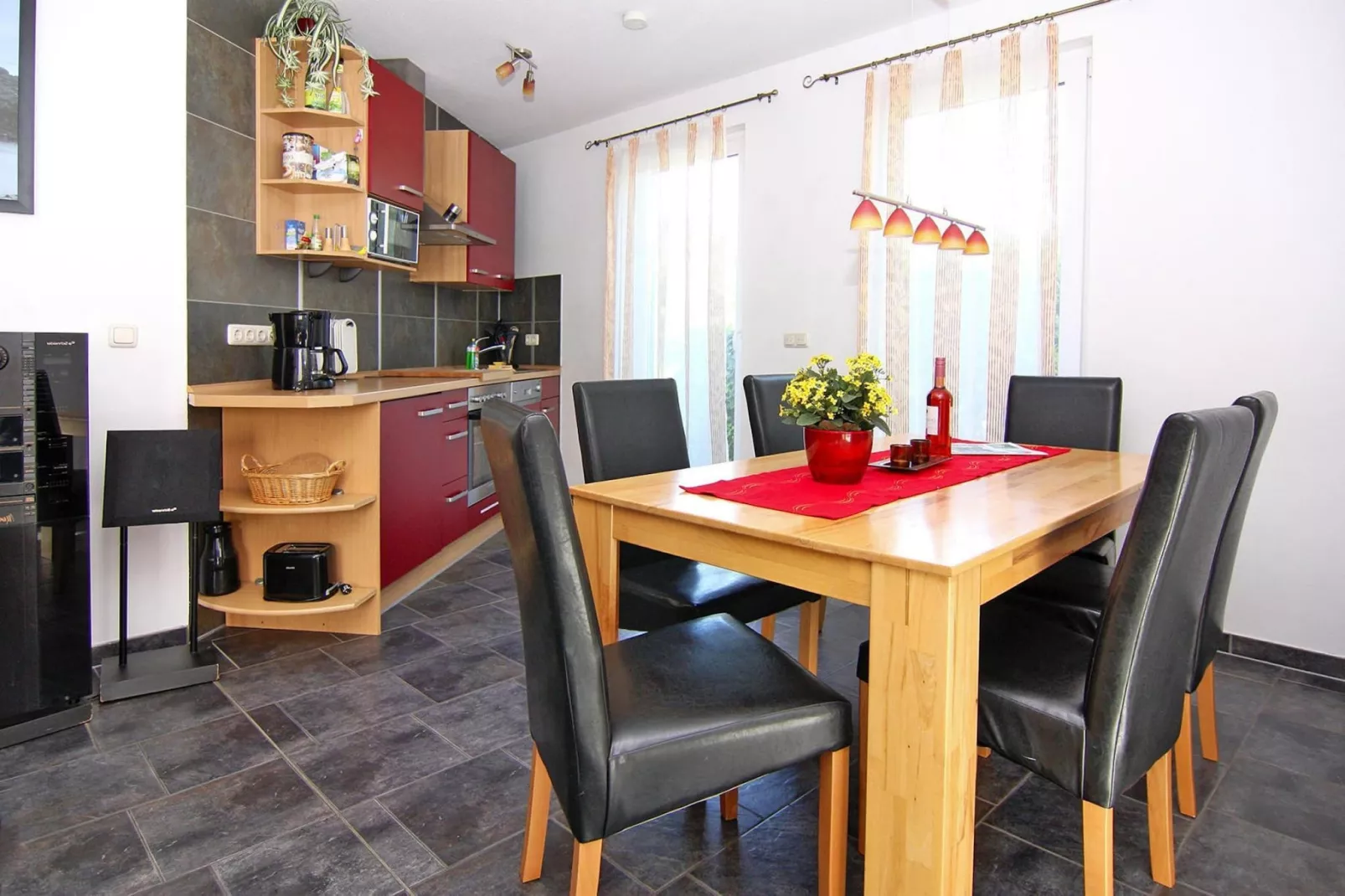 Doppelhaushälfte in Neuendorf-Dining room