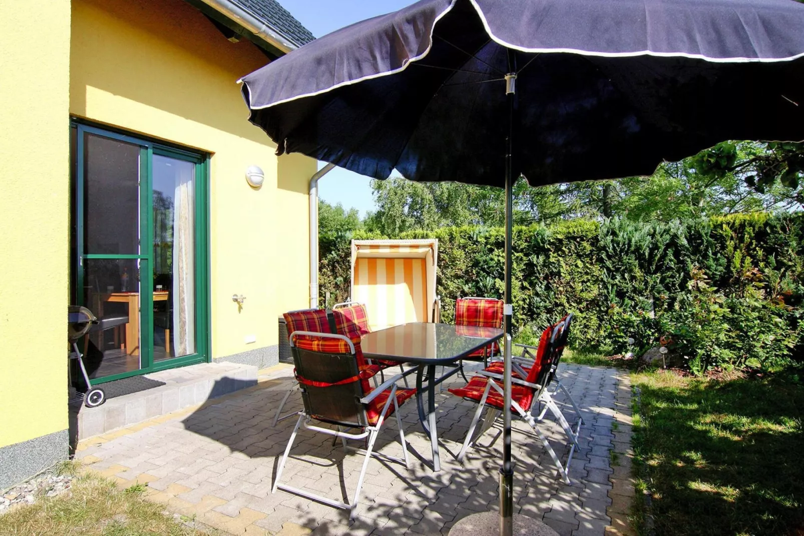 Doppelhaushälfte in Neuendorf-Exterior summer