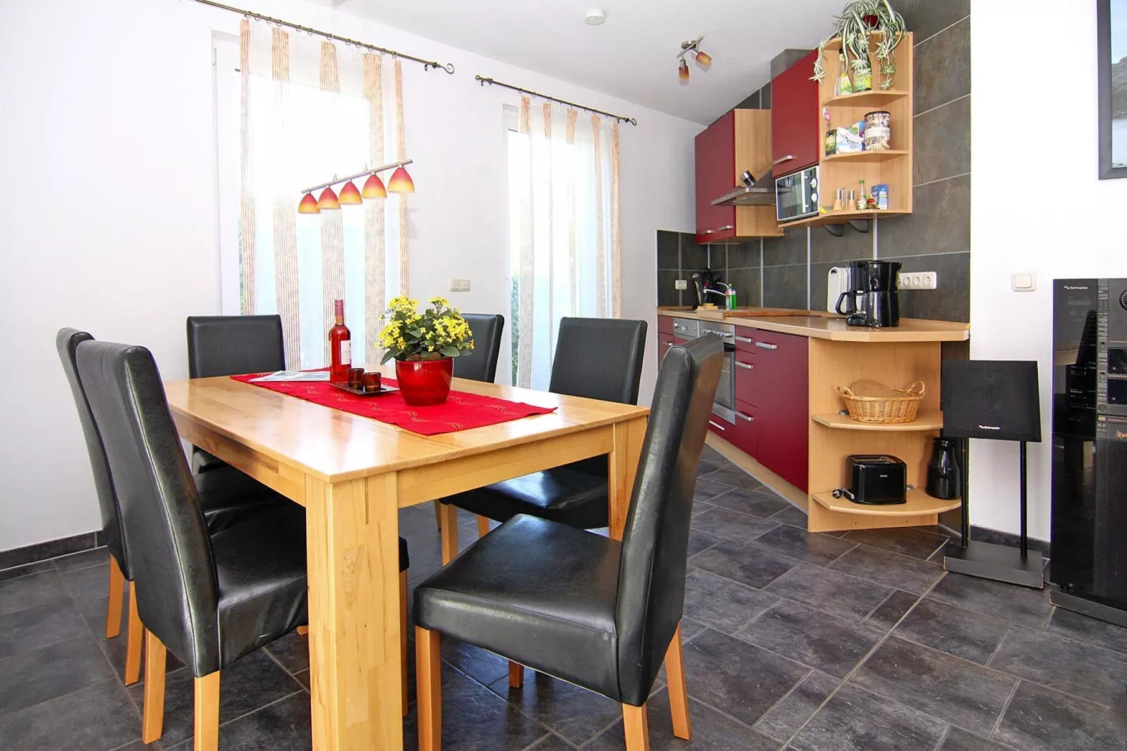 Doppelhaushälfte in Neuendorf-Dining room