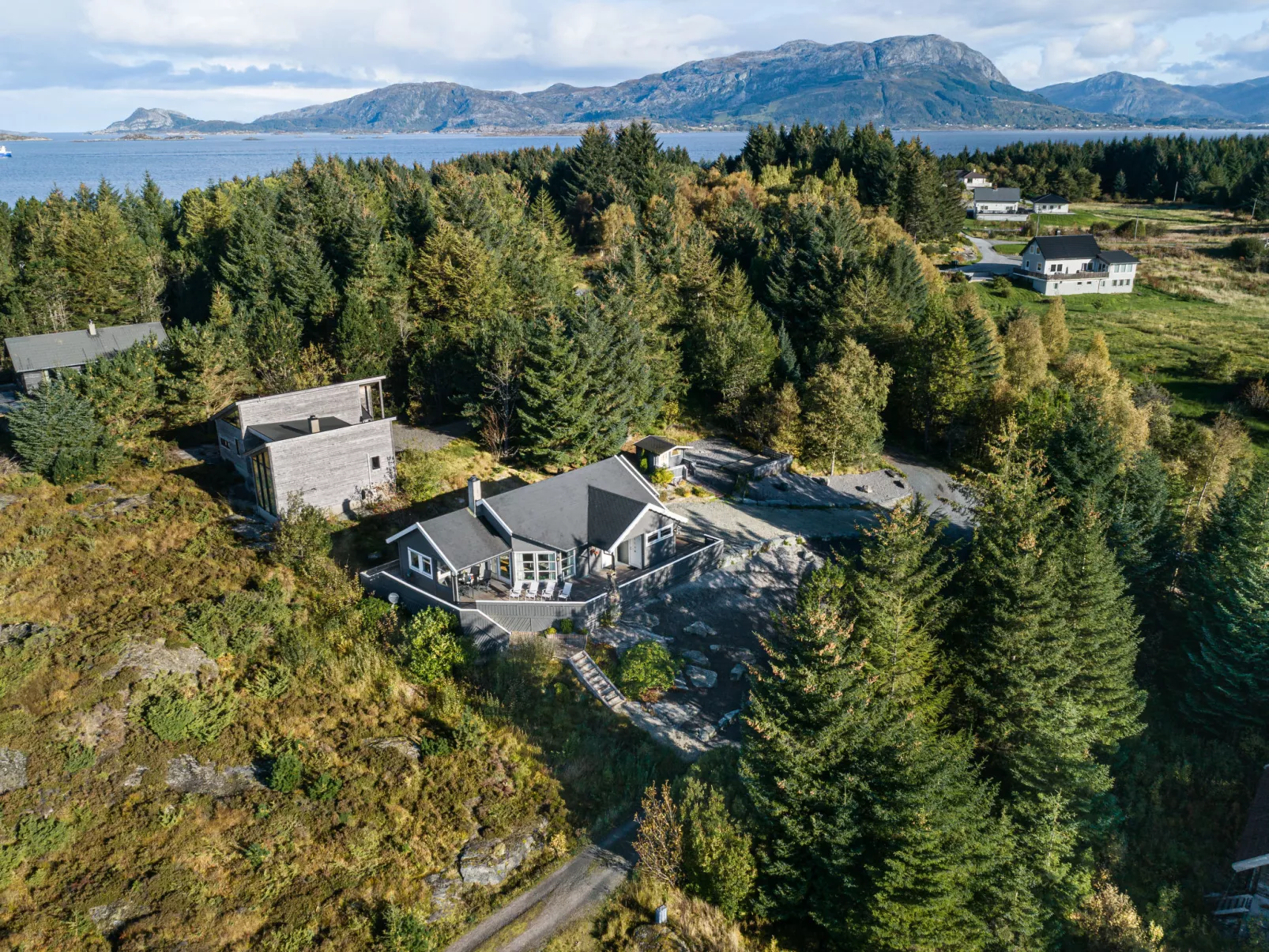 Sjøbuvågen-Outside