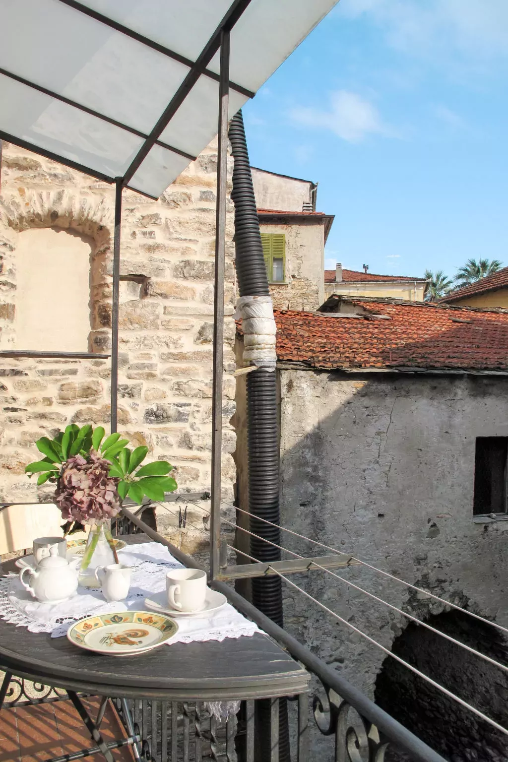 Limone-Outside
