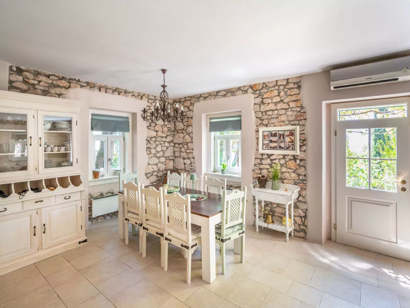 Villa Mo-Re - Inside