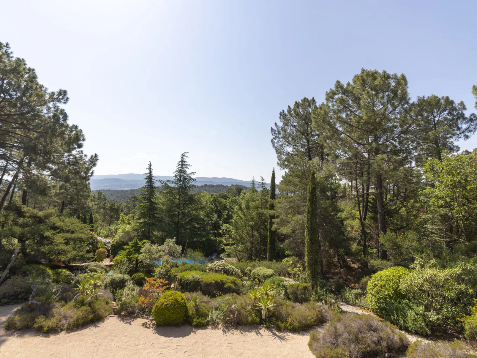 La Tourelle des Ocres-Outside