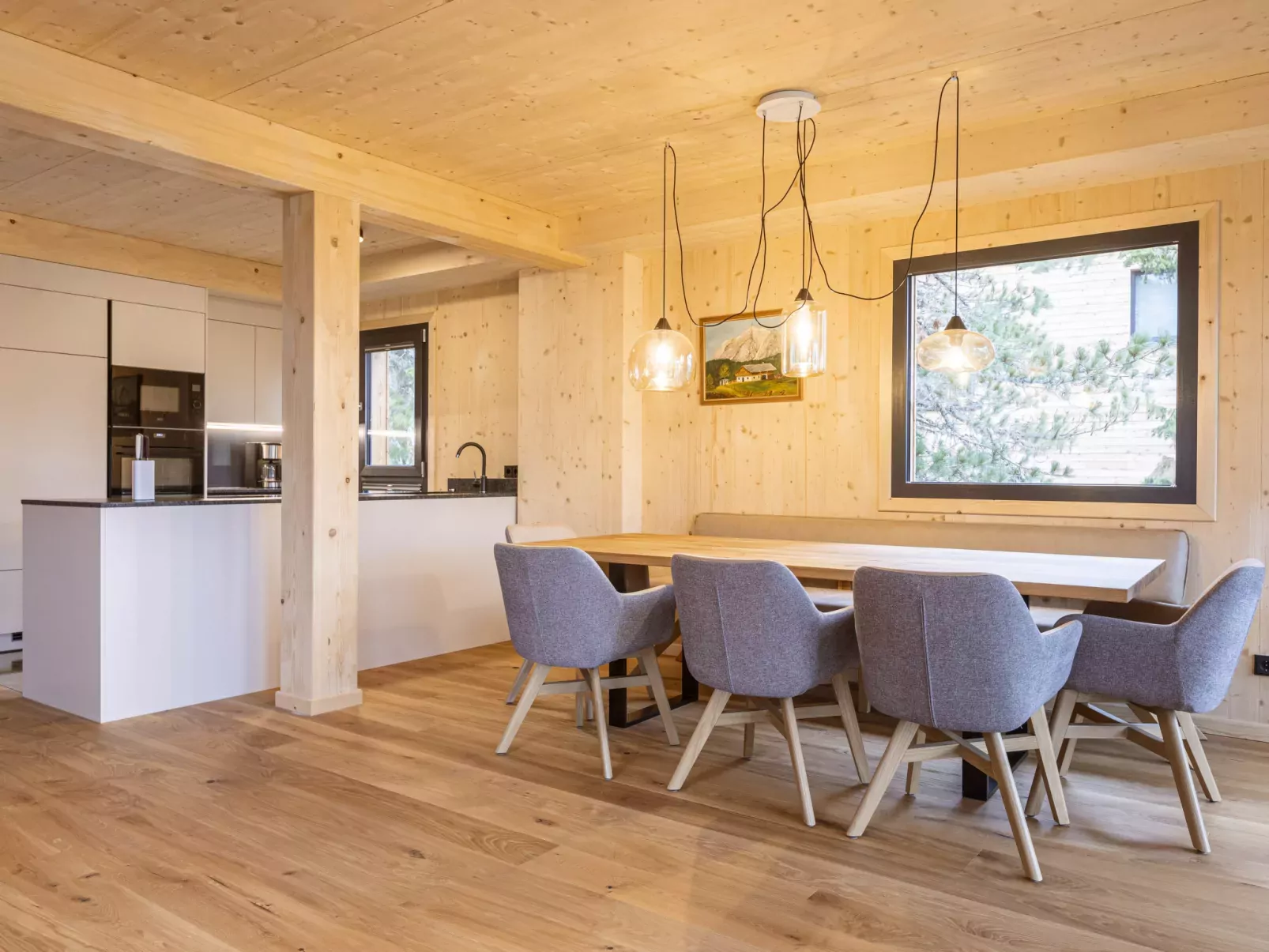 Superior #23 with Sauna & Hot Tub-Drinnen