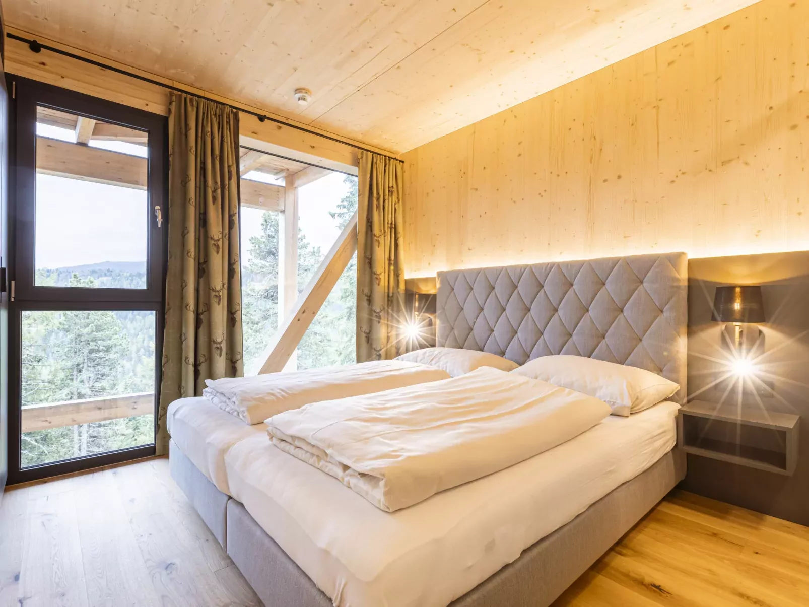 Superior #23 with Sauna & Hot Tub-Drinnen
