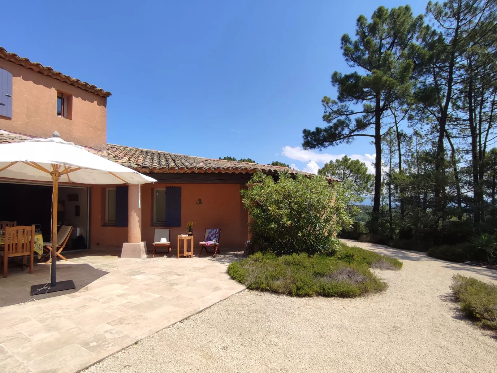 La Tourelle des Ocres-Outside