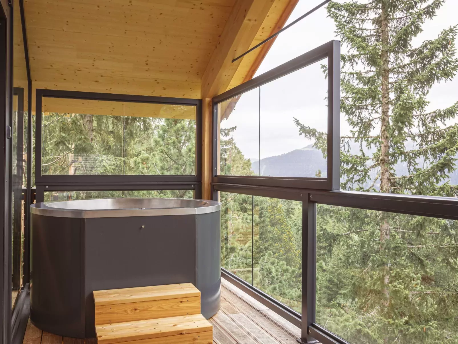 Superior #23 with Sauna & Hot Tub-Draußen