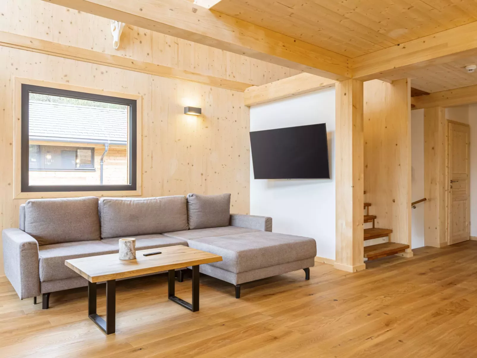 Superior #23 with Sauna & Hot Tub-Drinnen