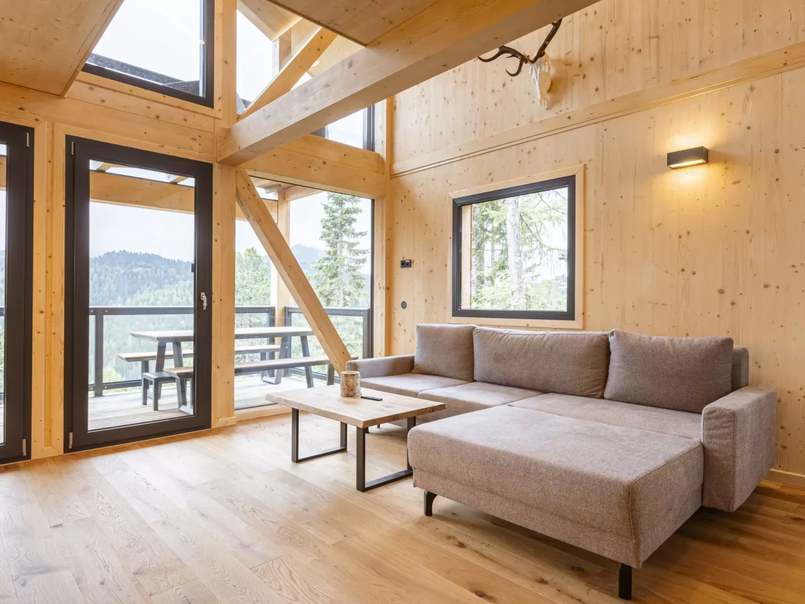 Superior #23 with Sauna & Hot Tub-Drinnen