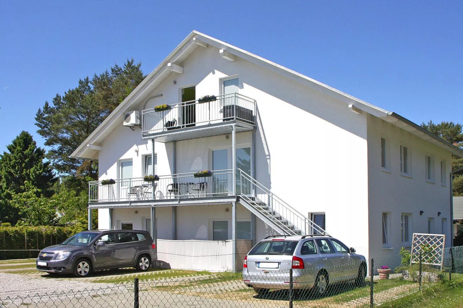 Zur Hinterseite-Exterior summer