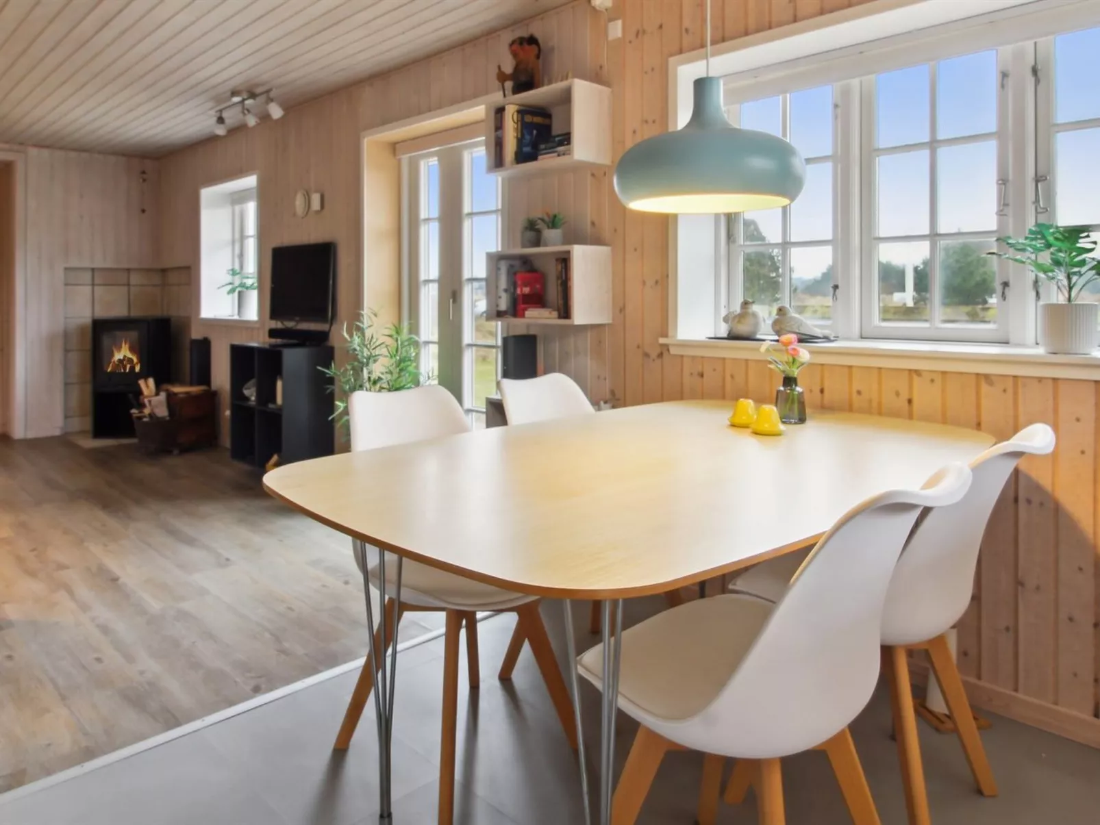 "Uddi" - 1.3km from the sea-Drinnen