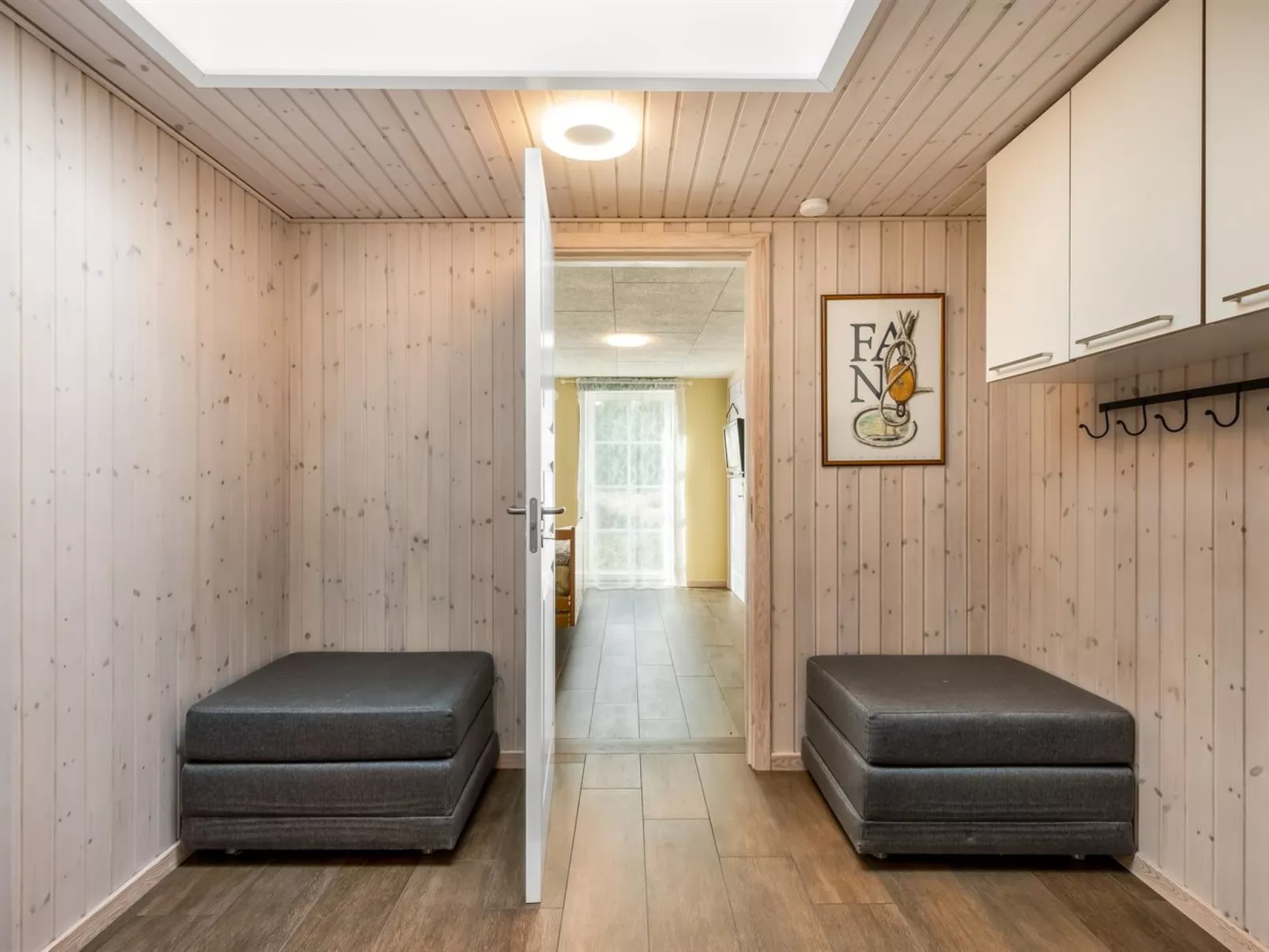 "Uddi" - 1.3km from the sea-Drinnen