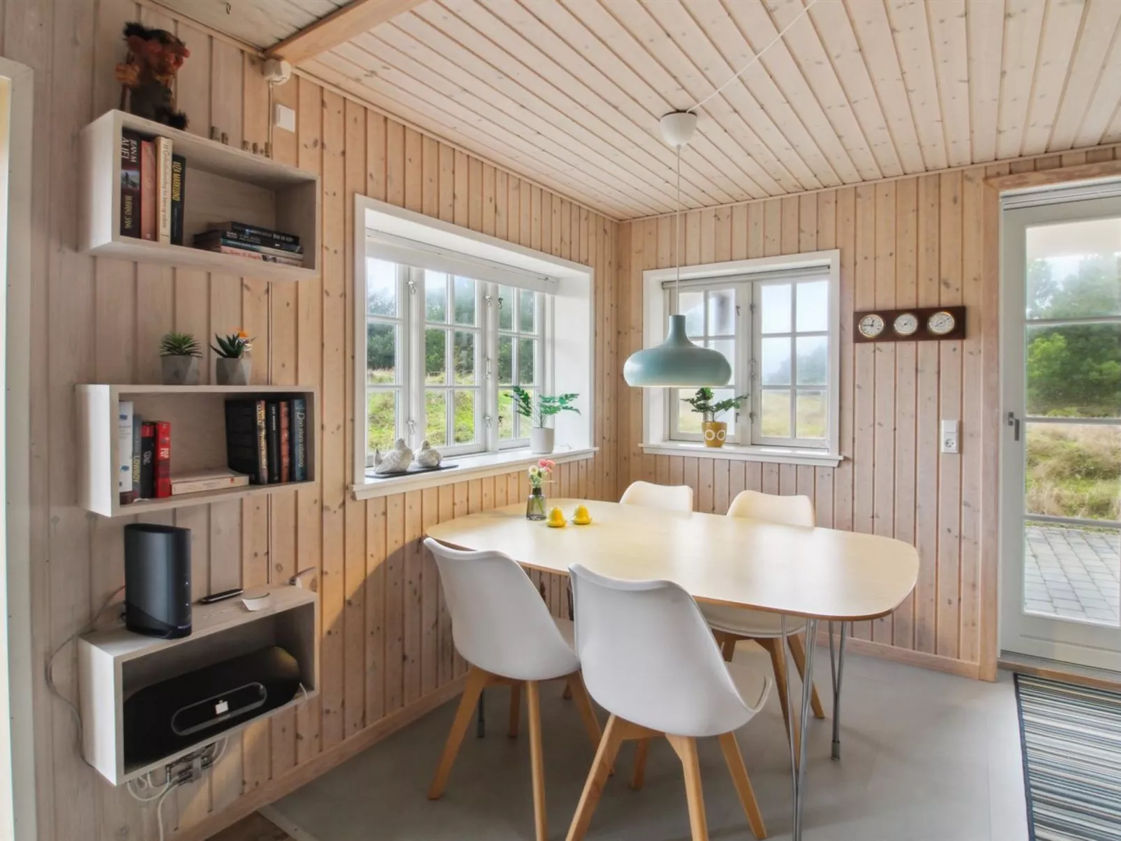 "Uddi" - 1.3km from the sea-Drinnen