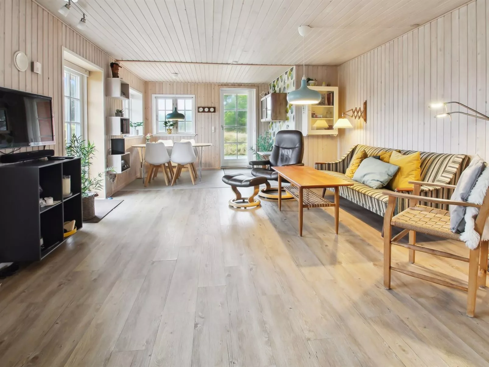 "Uddi" - 1.3km from the sea-Drinnen