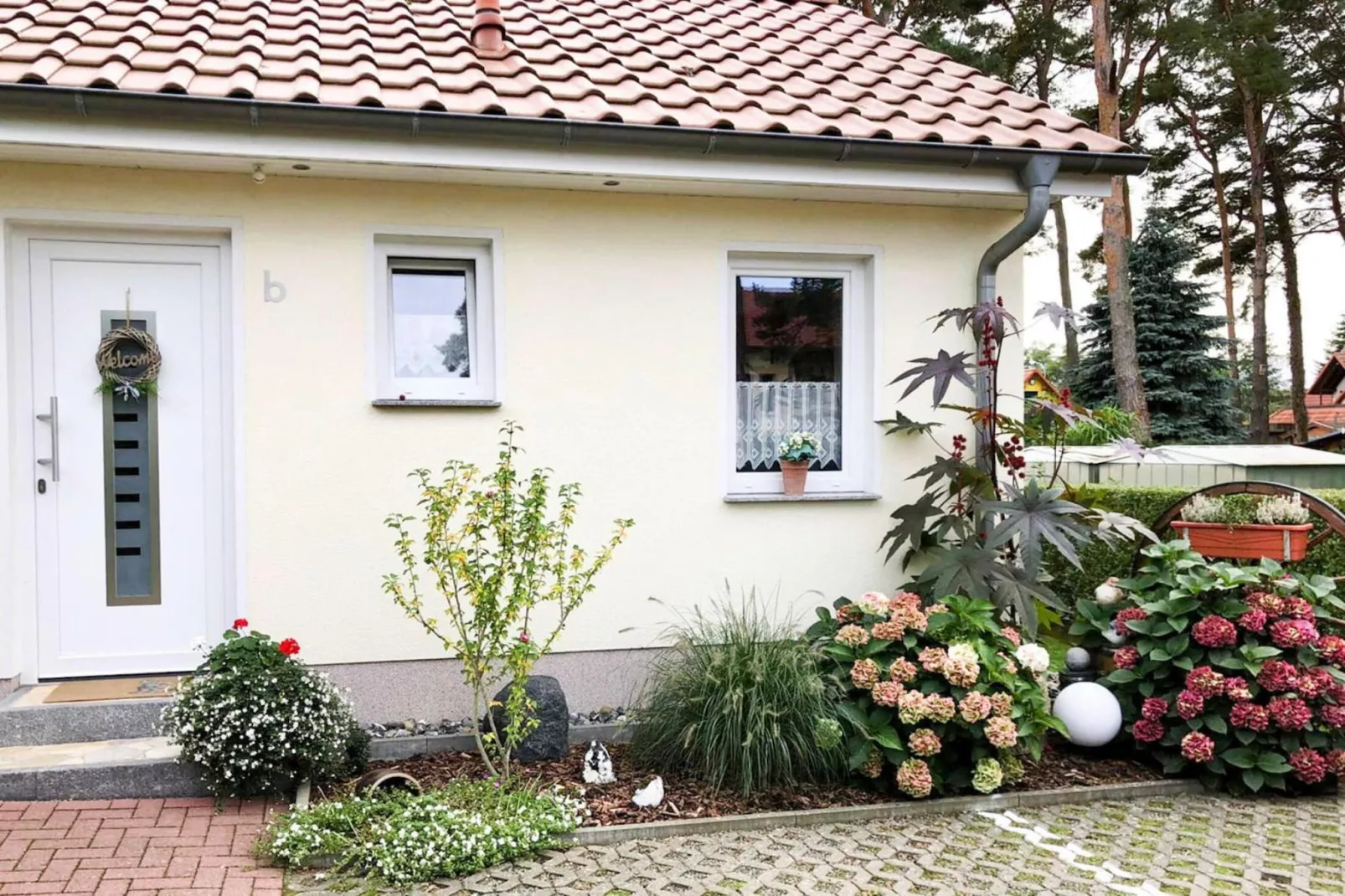 Doppelhaushälfte rechts-Gardens summer