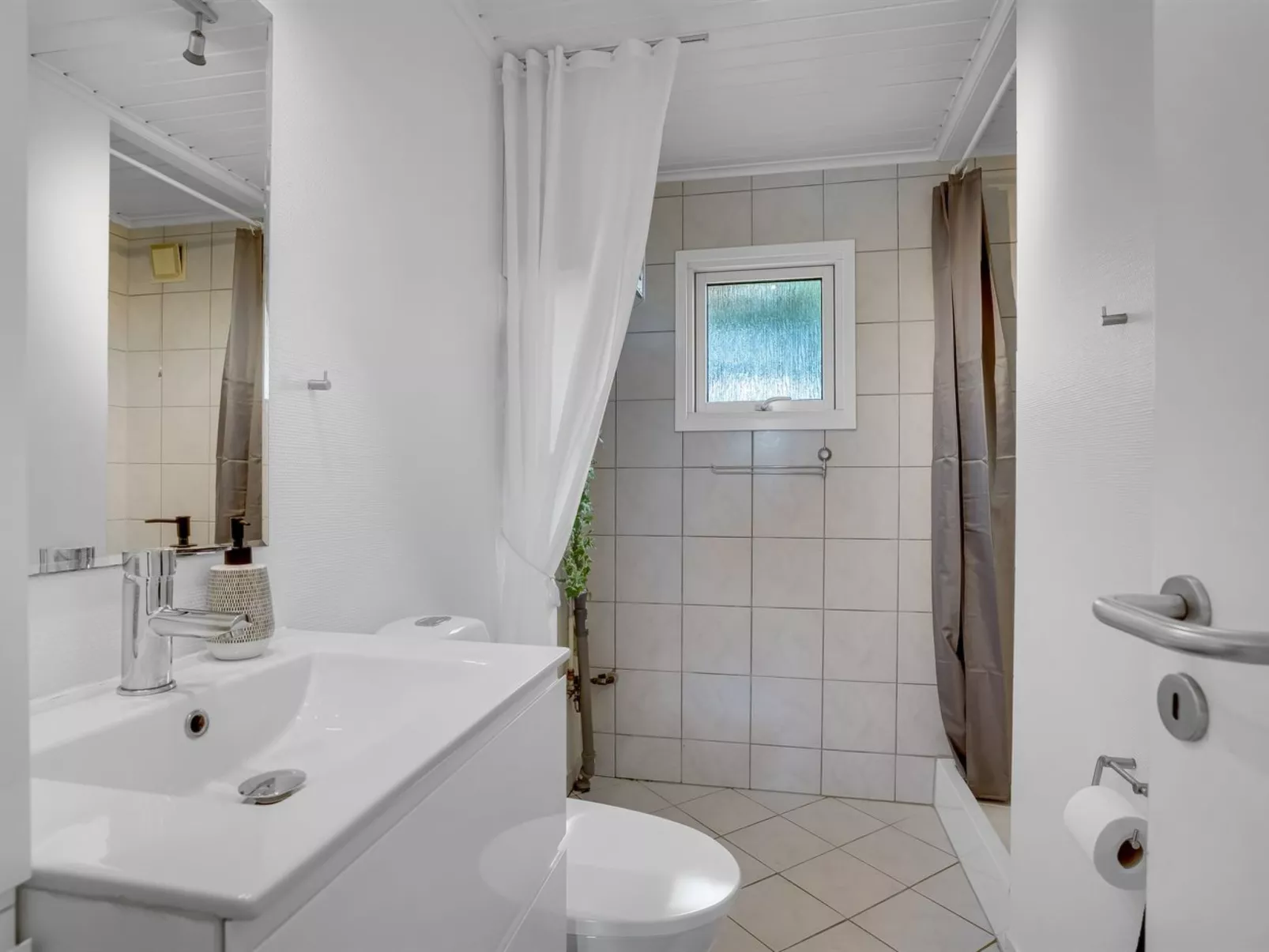 "Andrine" - 100m from the sea-Drinnen