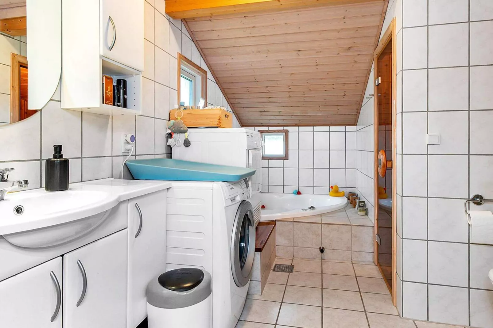 6 person holiday home in Børkop-By Traum-Spa