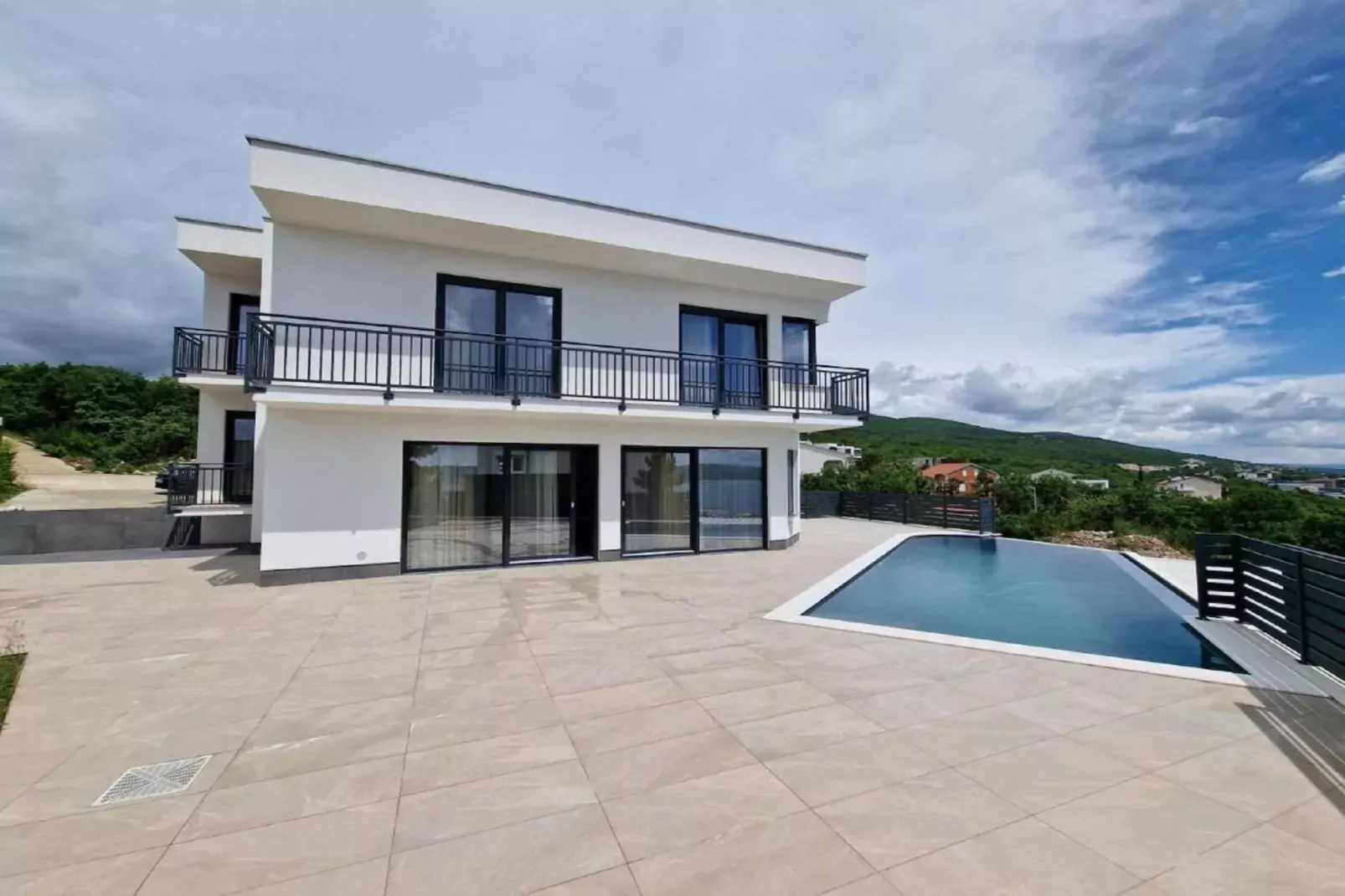 Villa V-Pool
