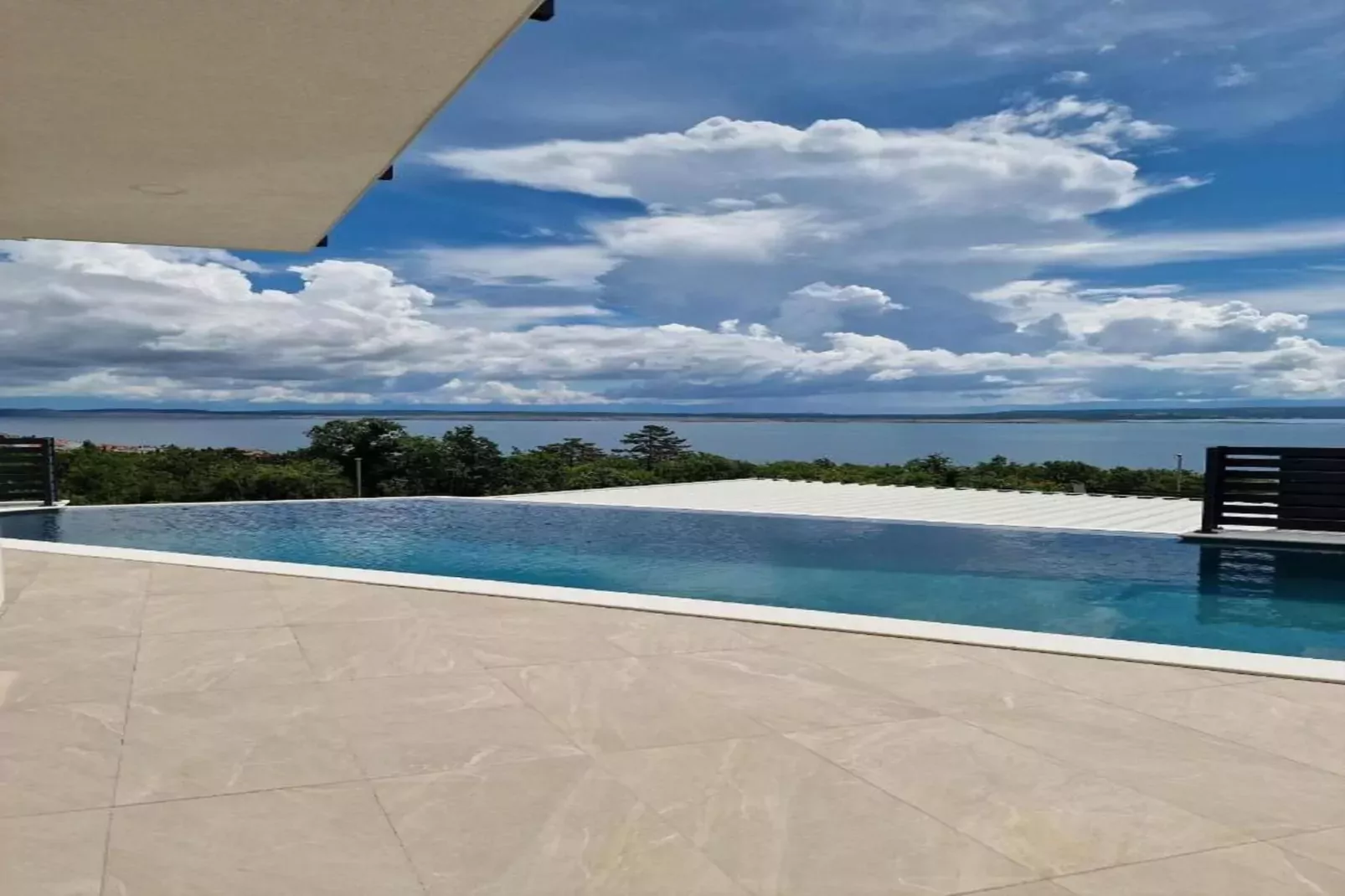 Villa V-Pool