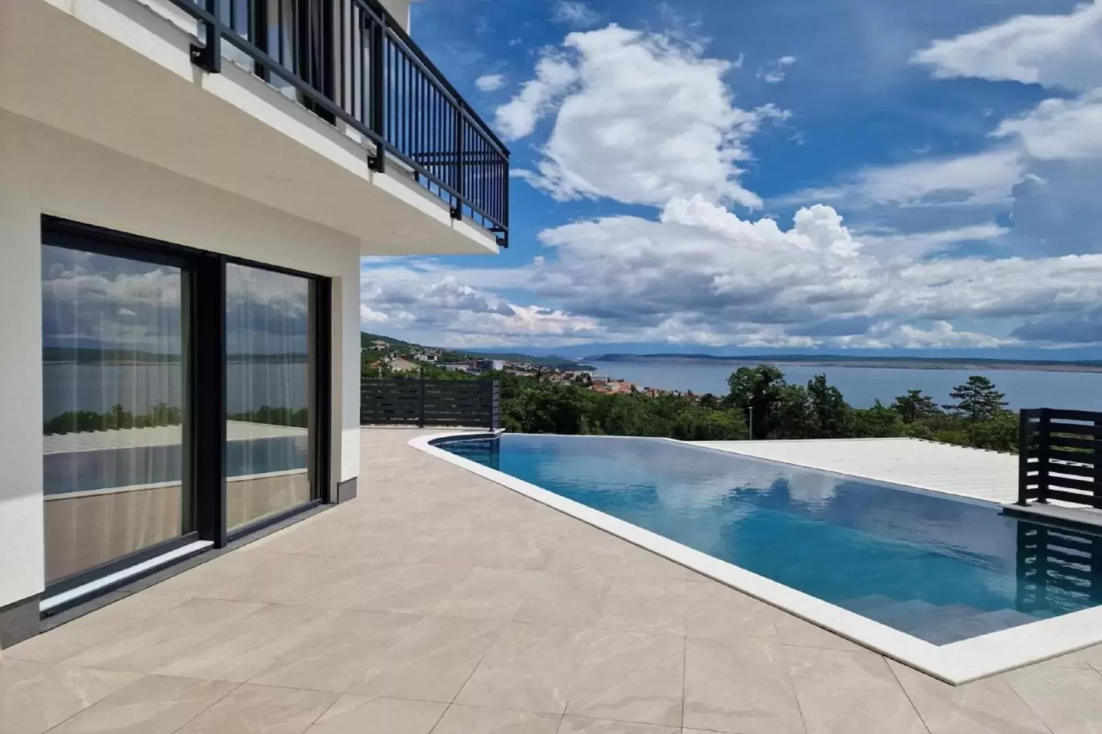 Villa V-Pool