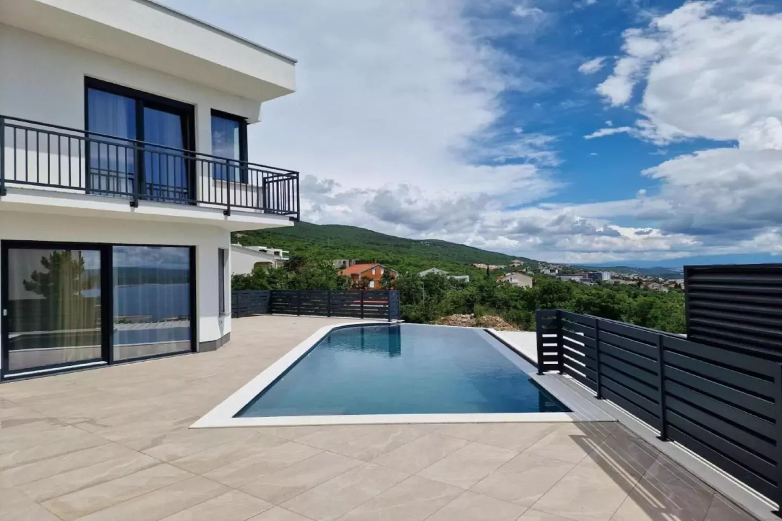 Villa V-Pool