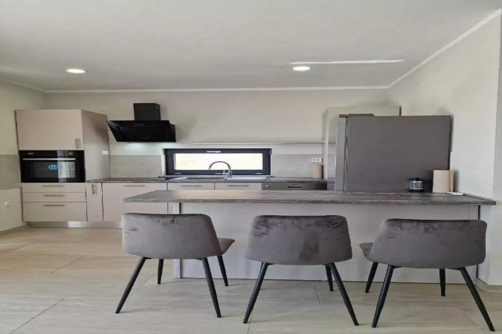 Villa V-Dining room