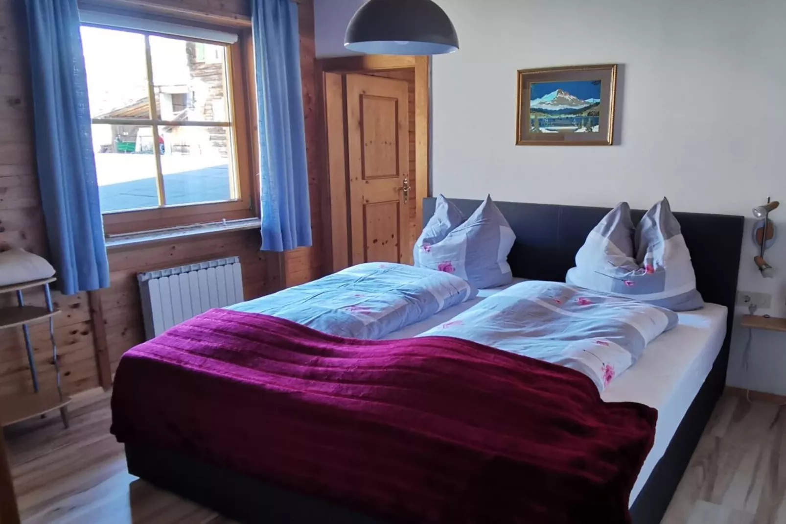 374461-Bedroom