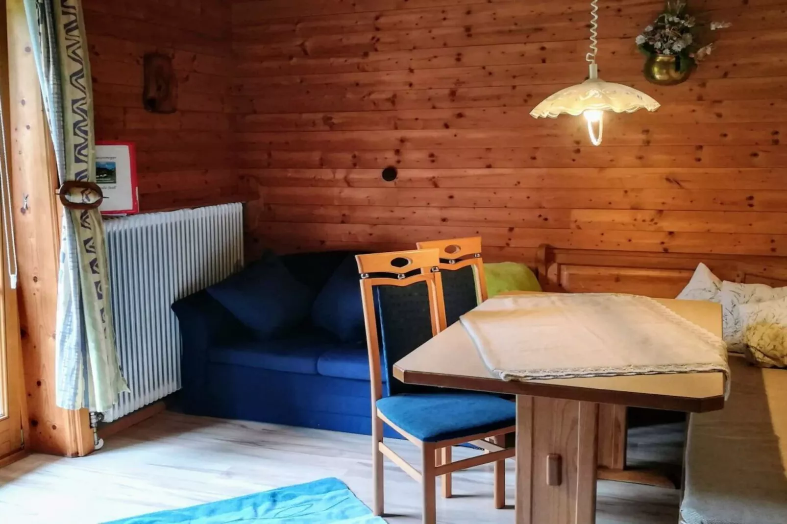 374461-Dining room