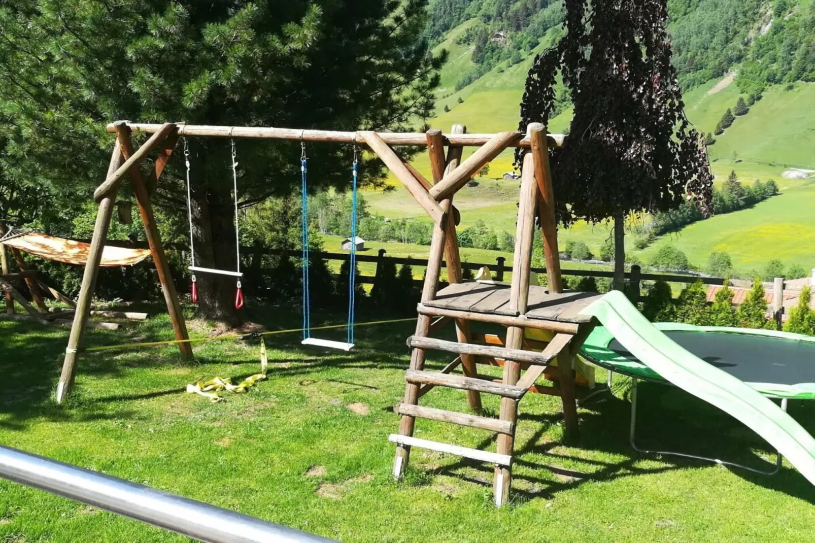374461-Gardens summer