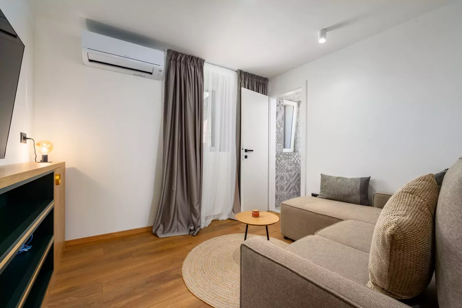 Exclusive Rooms Porto II-Living room