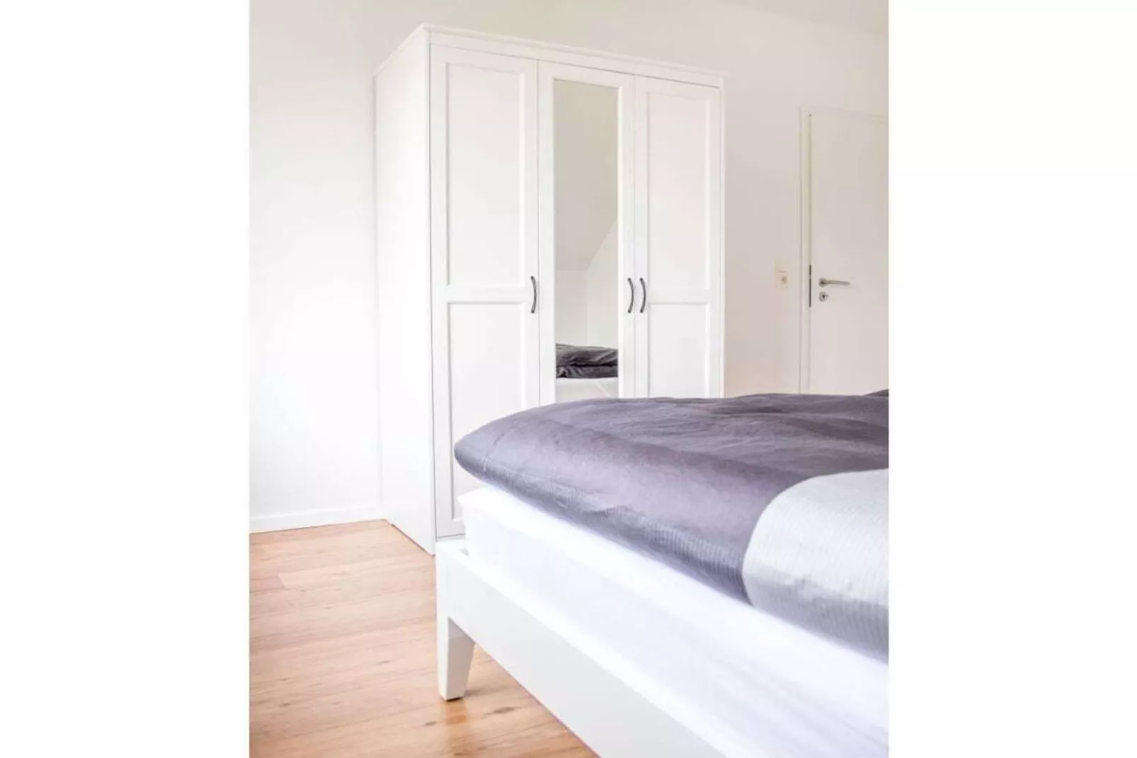 236321-Bedroom