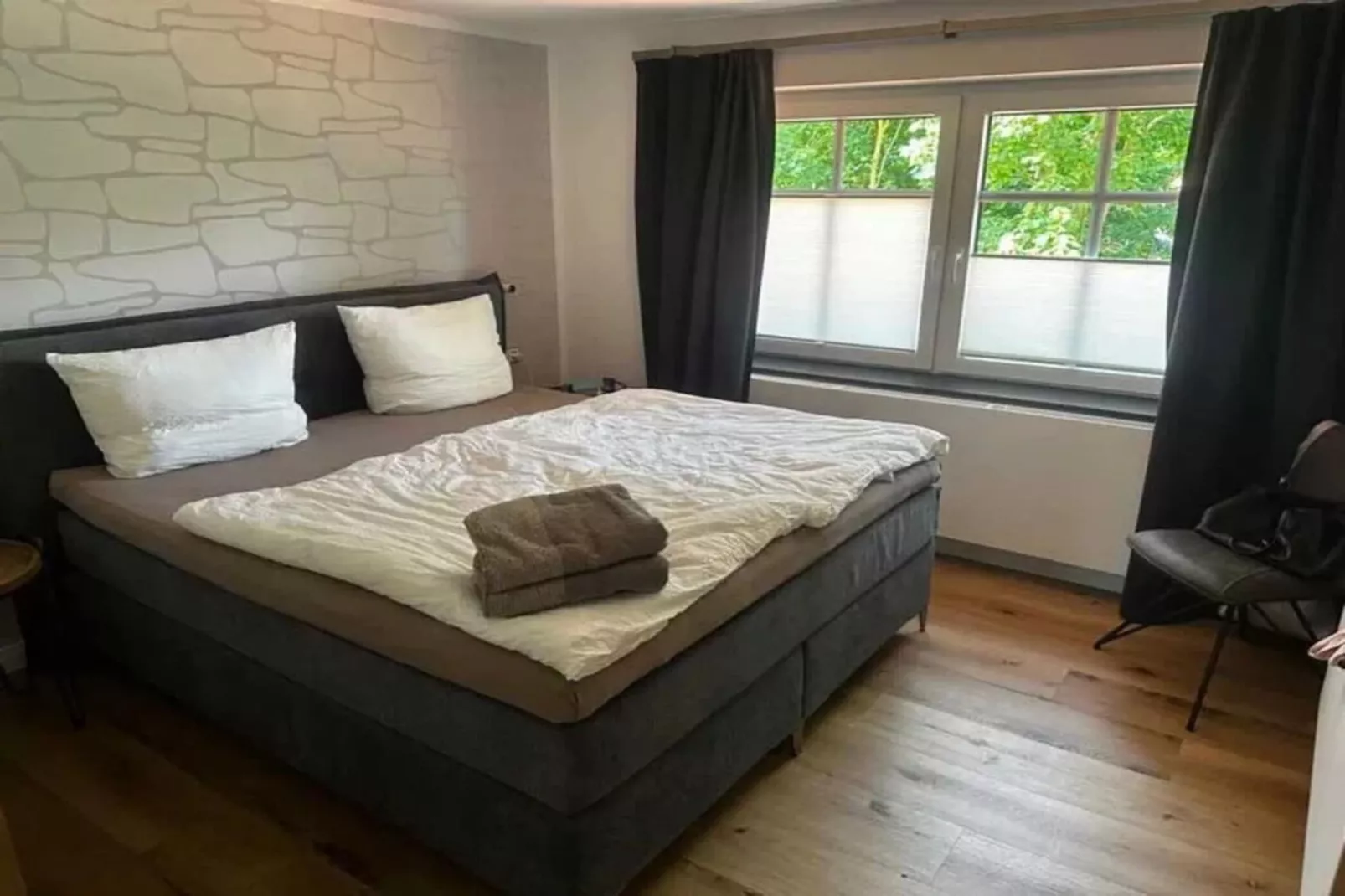504112-Bedroom