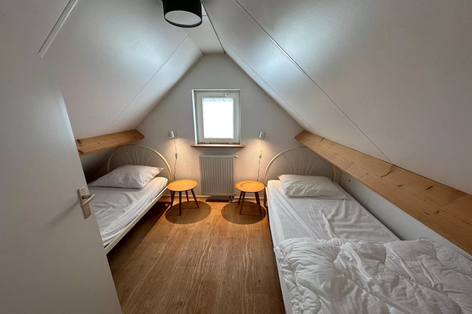 VT 145-Bedroom